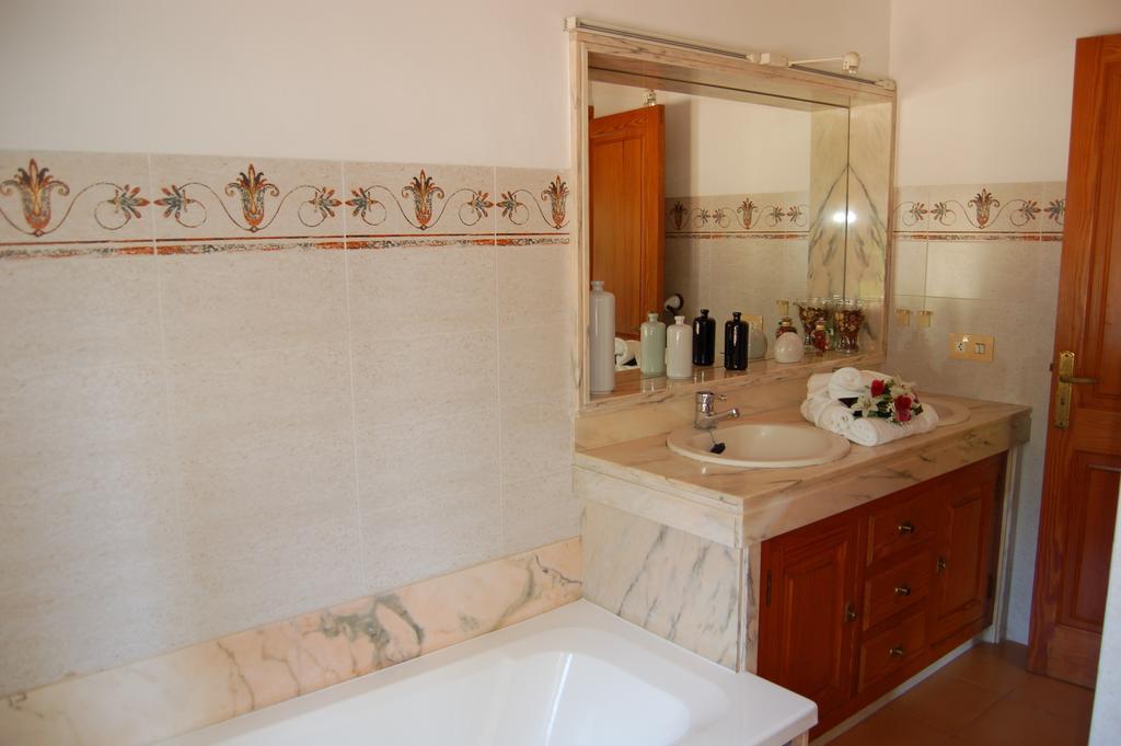 Private Villas Puerto Pollensa For Family Groups, Private Mountain Ideal For Runners, Trailers, Hikers, It Is Approximately 3 Minute Walk From The Beach 部屋 写真